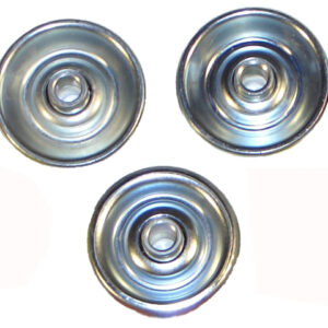 DESCRIPTIF : Galets Ø 48 mm en acier zingué - Alesage pour passage d'axe Ø 8,1 mm. Longueur hors tout de 24 mm, bande de roulement de 15 mm. Roulements de manutention à faible inertie à la rotation équipés de billes acier. Poids : 66 g Capacité unitaire : 30 kg Utilisation de -20 à 80°C Sur demande : fourniture d'entretoises PVC et d'axes pour la réalisation de "brochettes". FICHE TECHNIQUE : Galets aciers D48